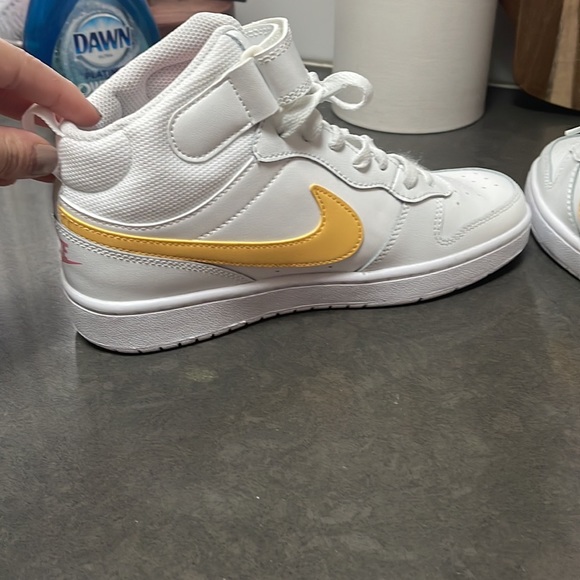 Nike Court Borough Mid 2 (GS) 5.5Y or Woman’s 7 - Picture 6 of 8